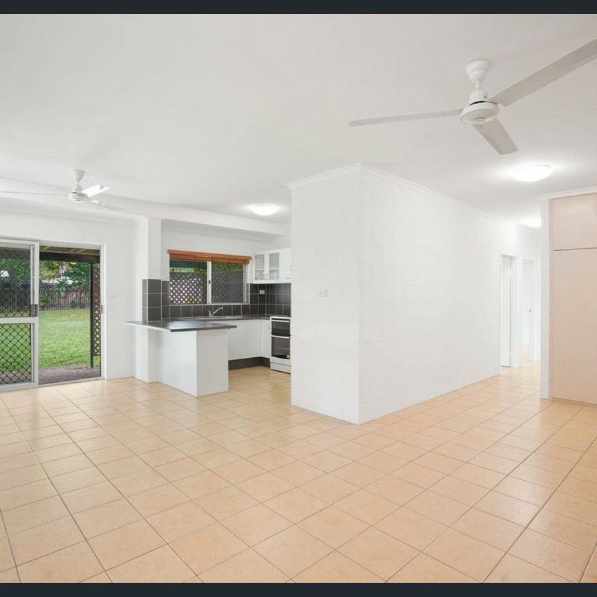 BRINSMEAD CHARMER!!! - Photo 1