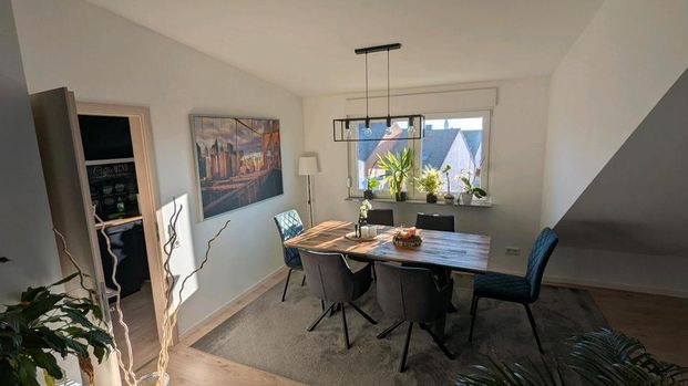 Ruhige 3-Zi.-Dachgeschosswohnung mit Balkon in Großheubach - Photo 1