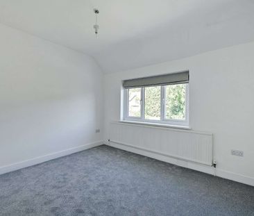 A beautifully presented fully refurbished family home with four bed... - Photo 3