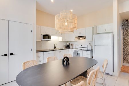 2054 Rue St-Denis #A - Photo 2