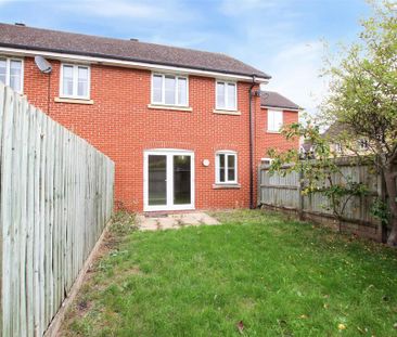 4 bedroom semi-detached house to rent - Photo 4