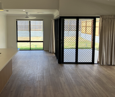 8 Bower Street, Morayfield, QLD - Photo 3