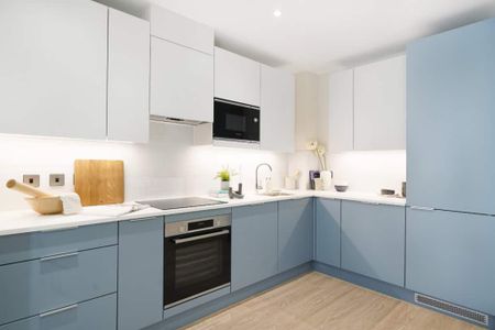 The Oakgate, KT22 7RZ, Surrey - Photo 3