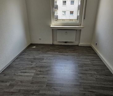 Frisch renovierte Erdgeschosswohnung mit ca. 69 m² Wohnfläche, 3 Zi... - Photo 6