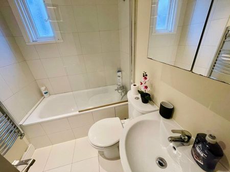 2 Bed Flat, St Dunstan's Road, W6 - Photo 5