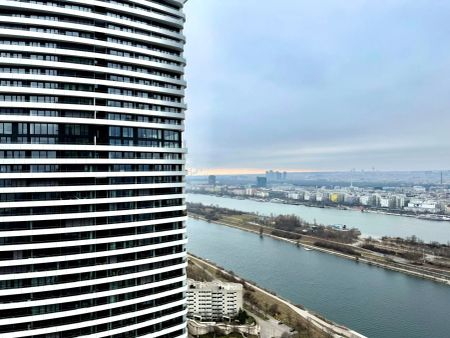 Skyline & Wasserblick – Stilvolle Loggiawohnung im DC Tower 2 - Photo 4