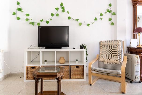 Carrer de les Illes Canàries, Valencia, Valencian Community 46023 - Photo 1