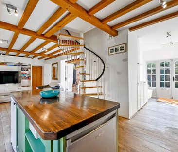 5 bedroom detached house to rent - Photo 2