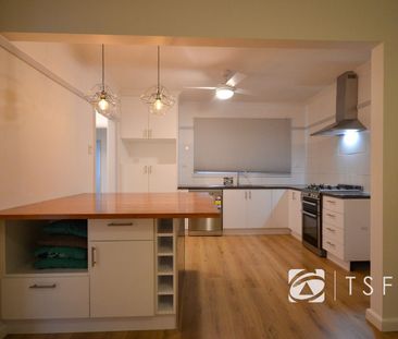 Modern Three Bedroom Home! - Photo 4