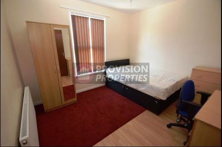 2 Bedroom Student Professional Houses in Hyde Park - Photo 3