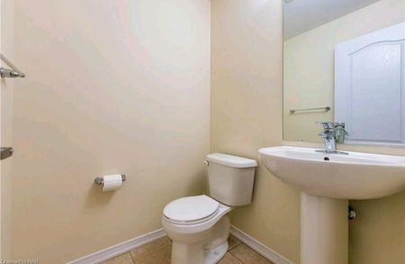 For Lease - 8273 Tulip tree Drive Unit# 3, Niagara Falls, Ontario - Photo 2