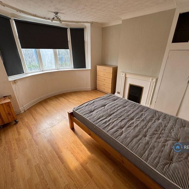1 bedroom in a house share to rent - Photo 1