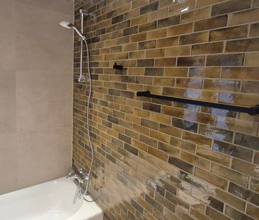 Studio TOUT INCLUS : Internet Illimité, TV, Lit, Électros! PRÊT-À-V... - Photo 4