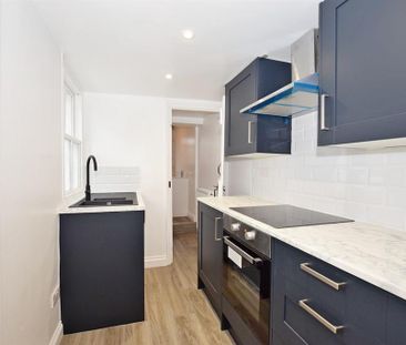 2 bedroom semi-detached house to rent - Photo 5