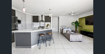 Exceptional 5-Bedroom Home Minutes from Eimeo Beach - Photo 3