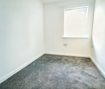 4 bedroom semi-detached house to rent - Photo 2