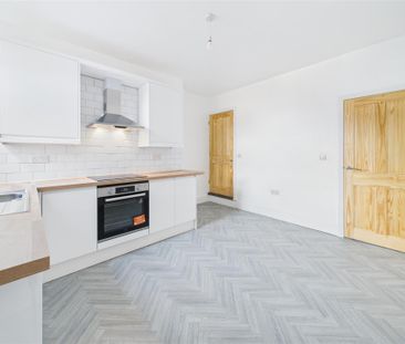 3 bedroom Terraced House to rent - Photo 6