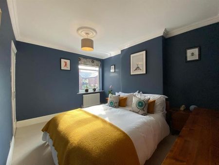 4 bedroom end of terrace house to rent - Photo 4