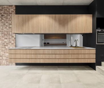 Industrial-Chic Apartment in Kingston's Iconic Warehouse Development - Photo 3