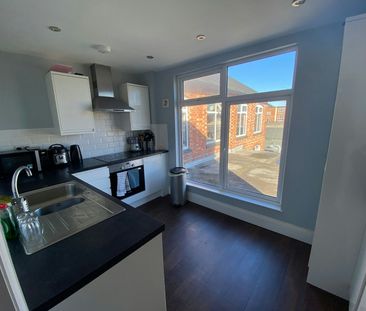 Flat to rent on - Photo 3