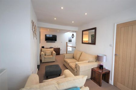 2 bedroom terraced house to rent - Photo 3