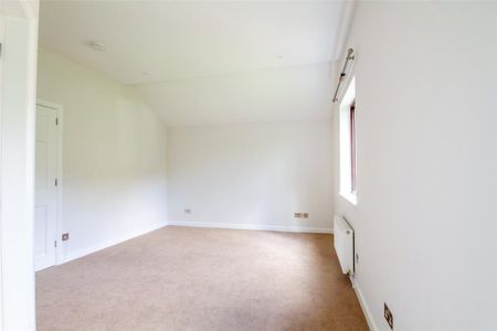 4 bedroom detached house to rent - Photo 5