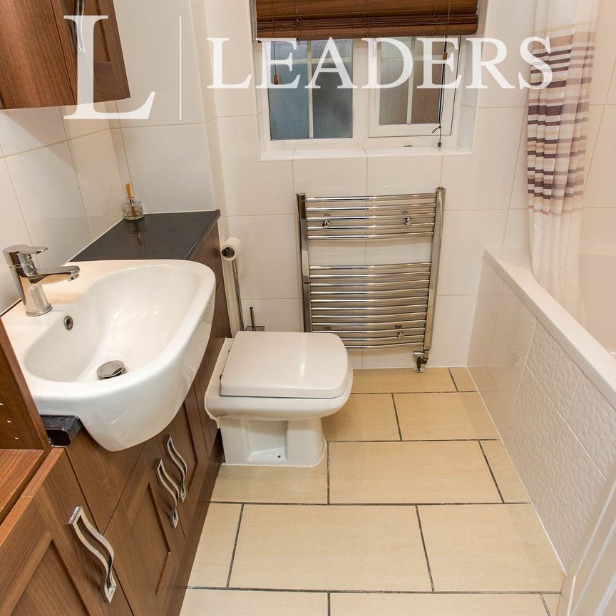 3 bedroom semi-detached to rent Whiteley - Photo 1