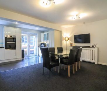 4 bedroom detached house to rent - Photo 4