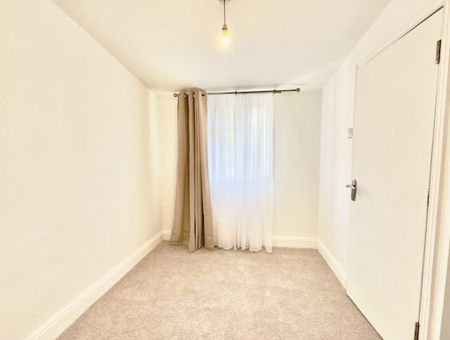1 Bed End Terrace, Barrington Road, E12 - Photo 2