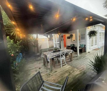 Beautifully renovated 1940s Cottage - short ... - Photo 6