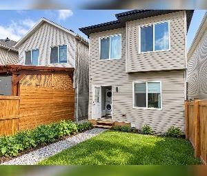 3 BED + BONUS ROOM | 2.5 BATH | DOUBLE DETACHED GARAGE - Photo 2