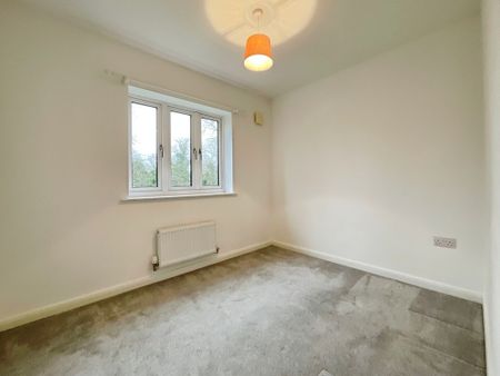 3 bedroom Semi-Detached House to let - Photo 3