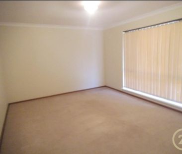 Perfectly Located Charming 3 Bedroom Property - Photo 1