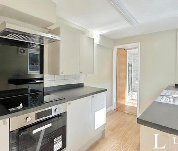 2 bedroom semi-detached house to rent - Photo 6