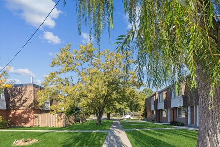 1560 Bloor Street East Townhomes - Townhouse (3 bedroom) - Photo 3
