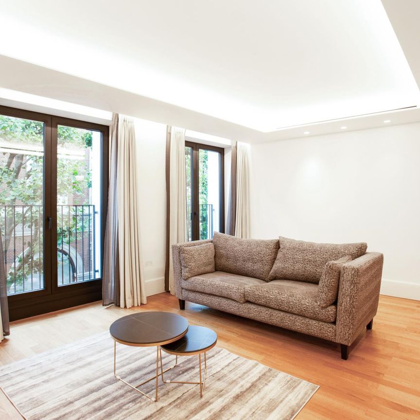 Lancer Square, Kensington, London W8 - Photo 1