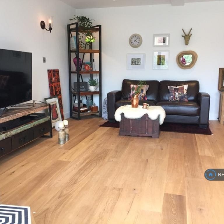 5 bedroom detached house to rent - Photo 1