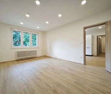 Nabízíme k pronájmu panelový zrekonstruovaný byt 3+kk nedaleko cent... - Photo 5