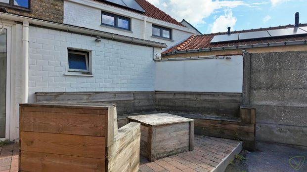 Gezellige stadswoning te huur met ruime garage en parking! - Photo 1