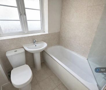 2 bedroom end of terrace house to rent - Photo 4