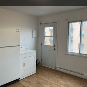 Beau 4 1/2 Face Parc Et Proximité Métro! - Photo 2