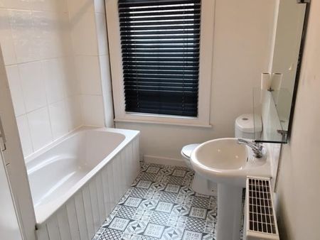 2 Bed Terraced House, Compton Row, LS9 - Photo 5