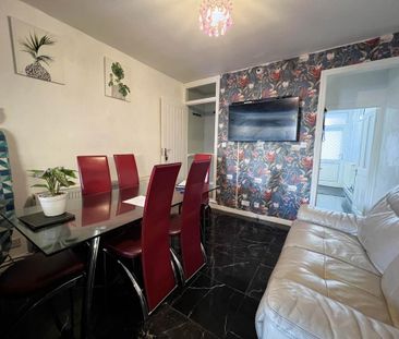 4 bedroom terraced house to rent - Photo 1