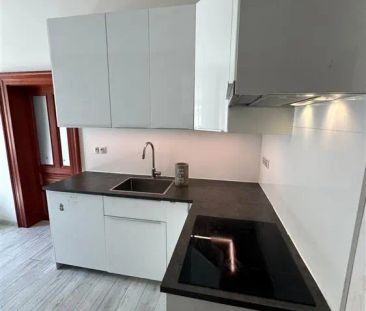 Moderní Byt 2+kk po rekonstrukci ve Vršovicích - Photo 6