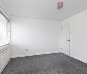 33 Westmount Avenue, Carrickfergus, BT38 8DQ - Photo 6