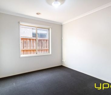 Spacious Family Living in Cranbourne West - Photo 1