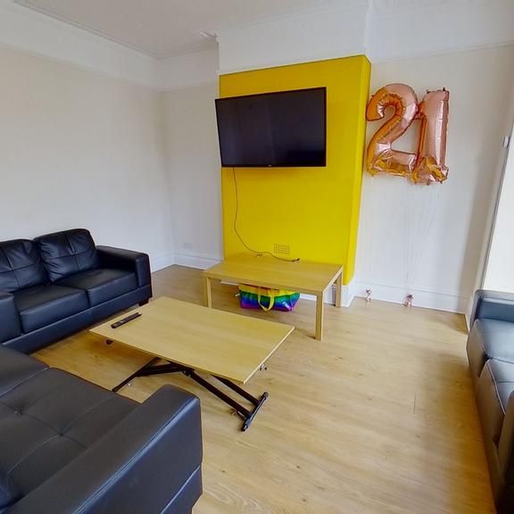 4 bedroom terraced house to rent - Photo 1
