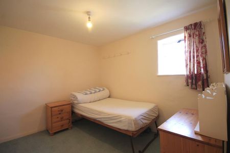 2 bedroom terraced house to rent - Photo 3
