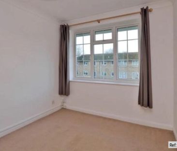 3 bed Flat in Swallow close Staines, Staines-upon-Thames, TW18 4RS - Photo 5