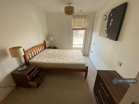 1 bedroom penthouse to rent - Photo 4